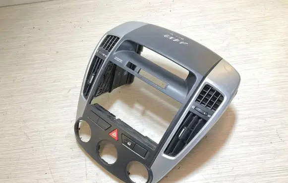 KIA Ceed Dash center air vent grill 847401H905