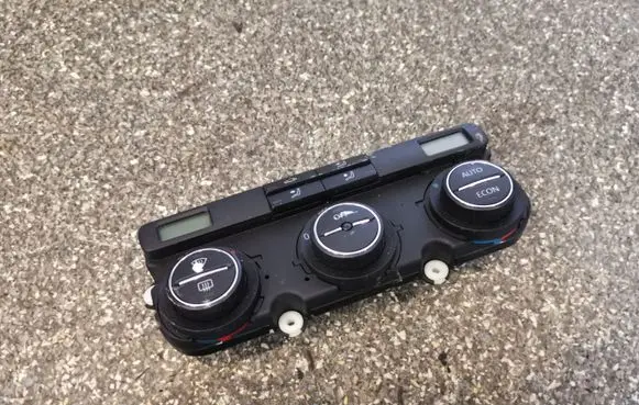 Volkswagen Touran I Climate control unit