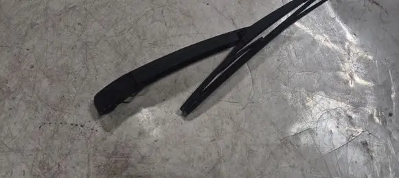Toyota Avensis T270 Rear wiper blade arm