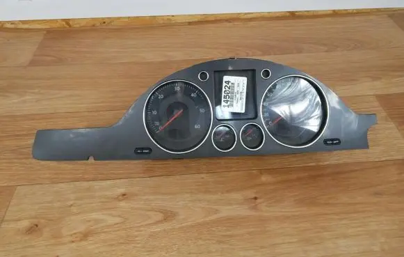 Volkswagen PASSAT B5.5 Speedometer (instrument cluster) 3c0920860a