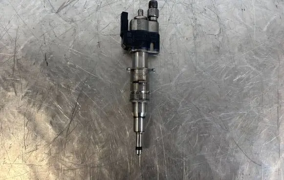 BMW X5M E70 Fuel injector 7585261 10181010