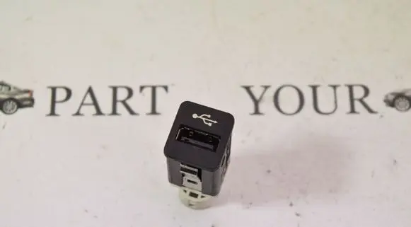 BMW 5 E60 E61 USB socket connector 9167196