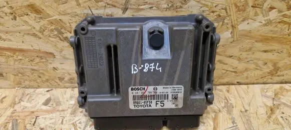 Toyota Avensis T270 Engine control unit/module 8966105F50 1039S88639 0281031706