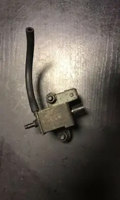 BMW 3 E30 Vacuum valve 72191133
