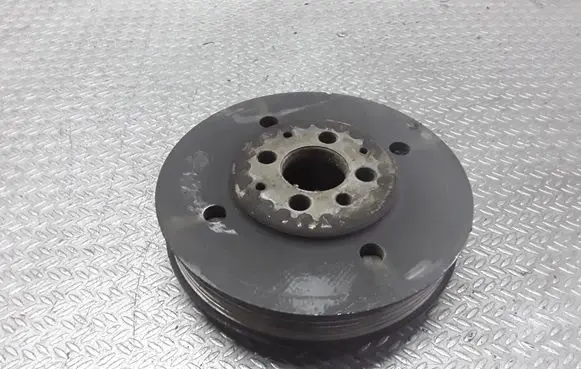 Volkswagen Golf IV Crankshaft pulley 038105243