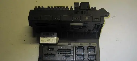 Mercedes-Benz E W211 Fuse module 2115453801