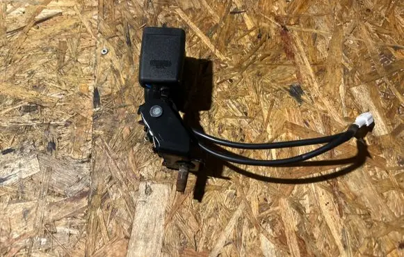 Nissan Navara D23 Rear seatbelt buckle 1132528