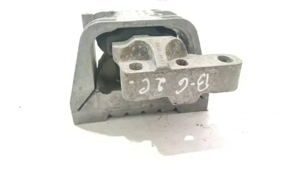Volkswagen PASSAT B6 Engine mount bracket 1K0199262