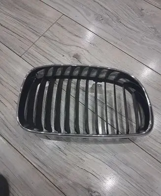 BMW 1 E81 E87 Front bumper upper radiator grill 7166440