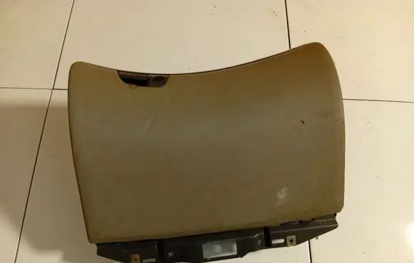 Volvo S60 Glove box 8650374