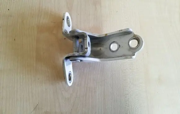 KIA Sportage Rear door lower hinge