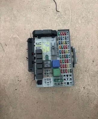 Opel Astra H Fuse box set 24412497