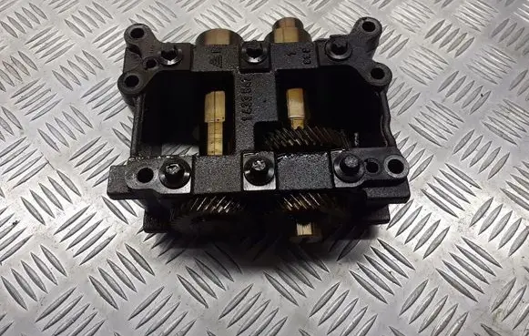 BMW 3 E46 Oil pump balance shaft 1433547