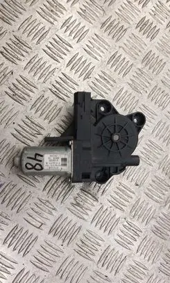 Volvo XC70 Front door window regulator motor 970713101