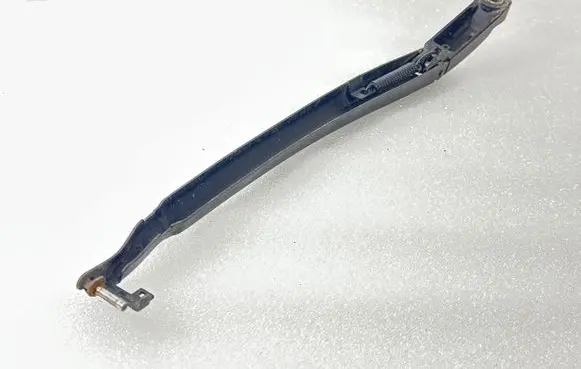 Volkswagen Touareg I Front wiper blade arm 7L6955407B