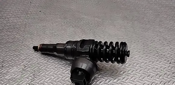 Volkswagen Golf IV Fuel injector 038130073AG