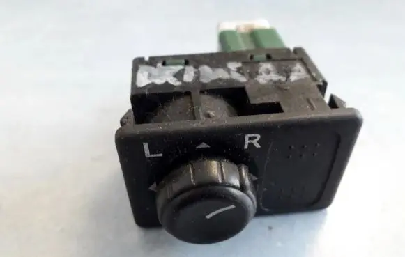 Nissan Primera Wing mirror switch