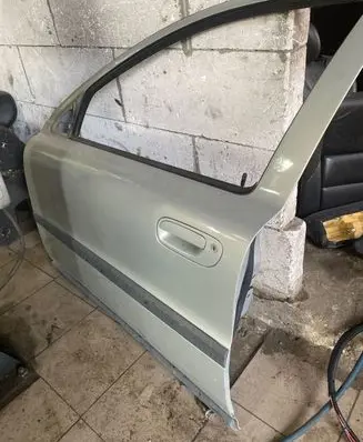 Volvo V70 Front door