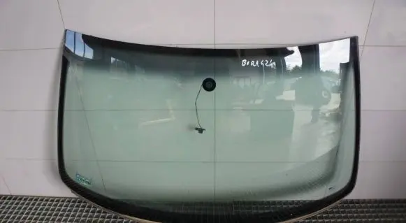 Volkswagen Bora Front windscreen/windshield window 