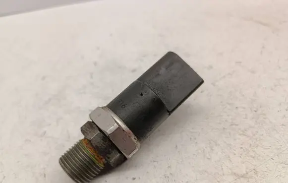 Mercedes-Benz A W168 Fuel pressure sensor 0281002239 A0041531528