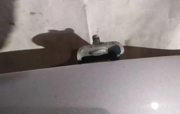 Volkswagen Golf VI Tailgate/trunk/boot hinge