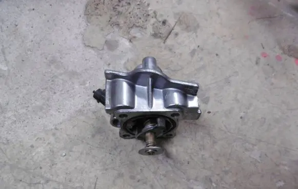 Thermostat/thermostat housing