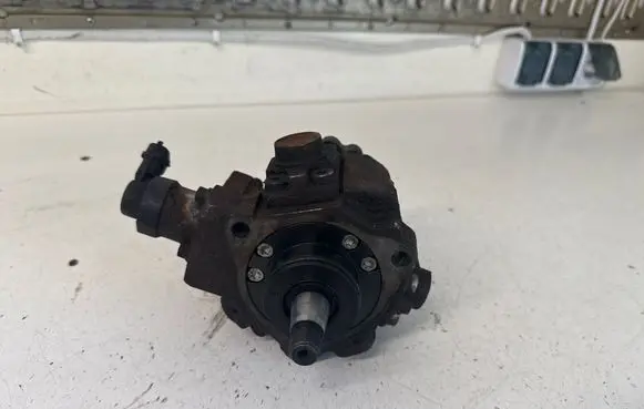 Opel Vivaro Fuel injection high pressure pump 8200503230 0445010196 8200754783