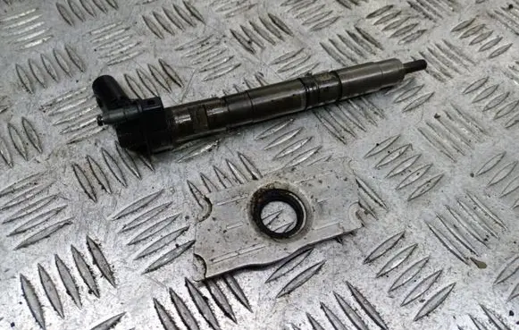 Audi A4 S4 B8 8K Fuel injector