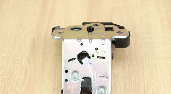 Skoda Octavia Mk3 (5E) Tailgate/trunk/boot lock/catch/latch 8R0827505A