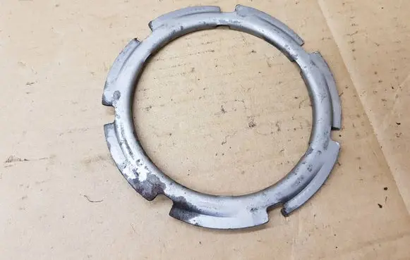 Volkswagen Eos In tank fuel pump screw locking ring/nut 