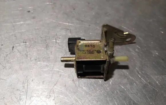 Audi A6 S6 C5 4B Turbo solenoid valve 437906283A 0196