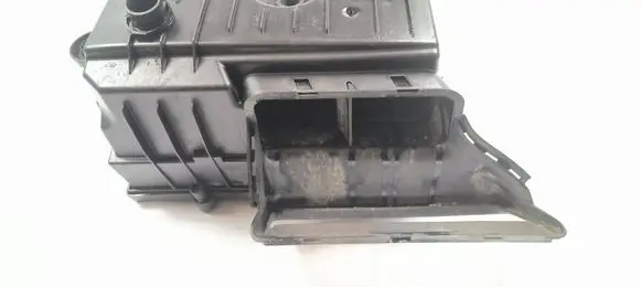 Volkswagen PASSAT B8 Air filter box cover 5Q0129607AA