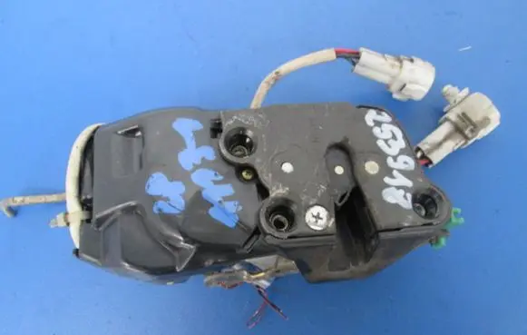 Suzuki Baleno EG Front door lock