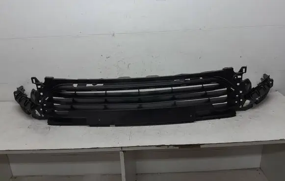 Renault Clio IV Front bumper lower grill 622542412R
