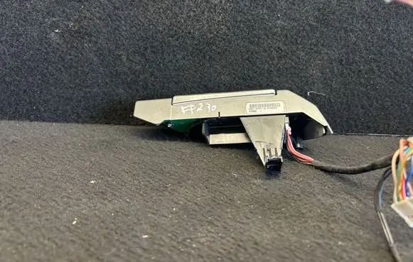 Land Rover Discovery 3 - LR3 Steering wheel buttons/switches 8h2213d767da