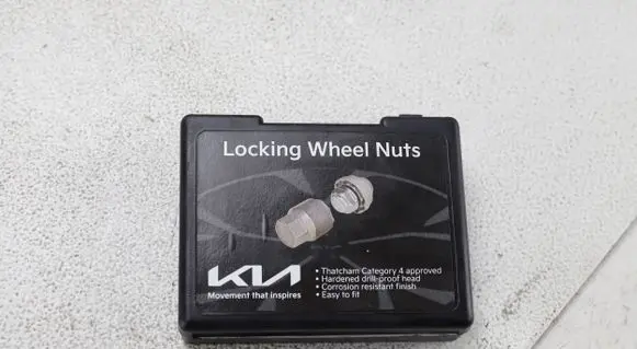KIA Niro Anti-theft wheel nuts and lock LP490ADU01