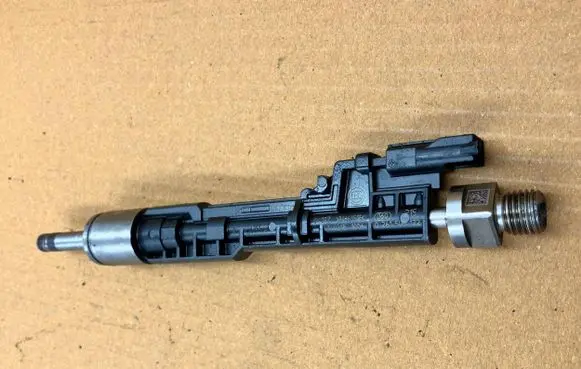 BMW X5 F15 Fuel injector 13647639994 10213541