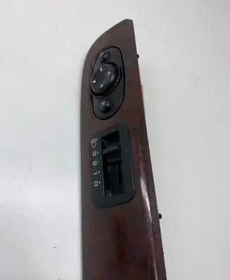 Wing mirror switch