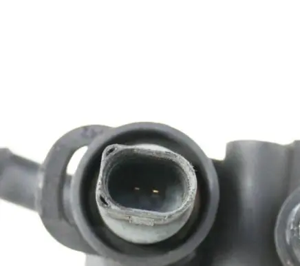 Volkswagen PASSAT B6 Other engine bay part 038121132D