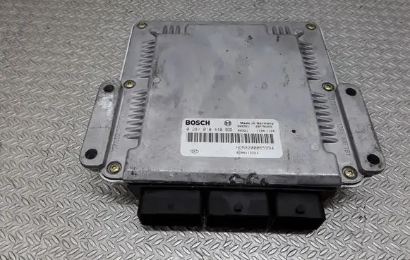 Volvo S40, V40 Engine control unit/module 0281010440 8200112253