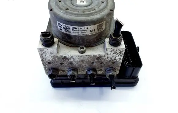 Skoda Octavia Mk3 (5E) ABS Pump 3Q0614517T 3Q0907379T