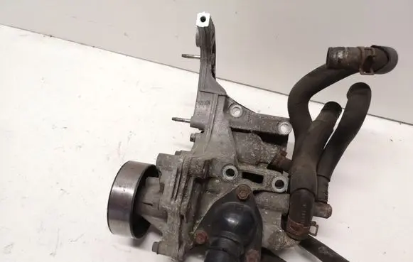 Mazda 6 Generator/alternator bracket R2AA15176