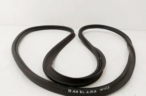 BMW iX1 Trunk rubber seal (body) 9450458