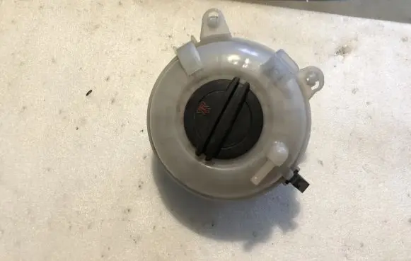 Audi TT TTS RS Mk3 8S Coolant expansion tank/reservoir 5Q0121407 5Q0121407G