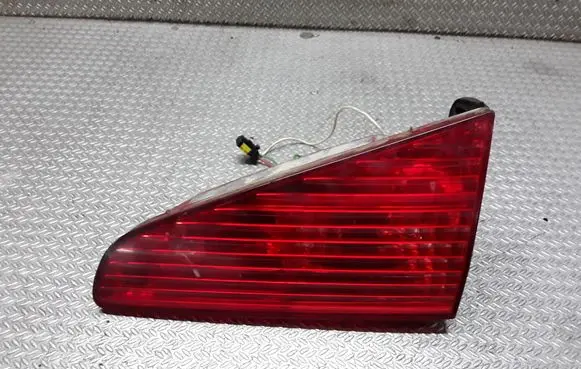 Peugeot 607 Tailgate rear/tail lights