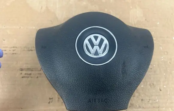 Volkswagen Tiguan Steering wheel airbag 1T0880201S