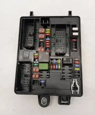 Cadillac SRX Fuse module 15897001 00184017409