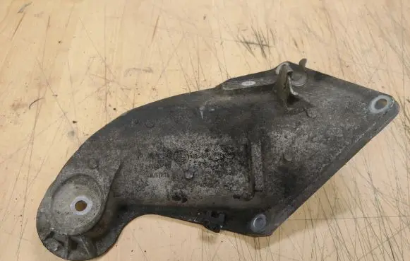 BMW X5 E53 Engine mounting bracket 676156522 6761565