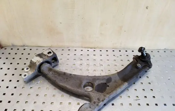 Volkswagen PASSAT B6 Front lower control arm/wishbone