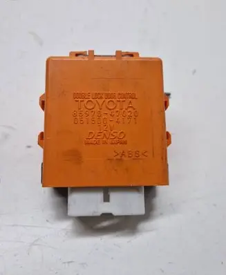 Toyota Prius (XW30) Central locking relay 8597047020 0515004171